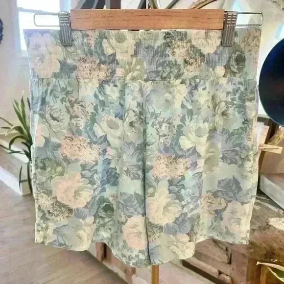 Aritzia Talula Floral Print Shorts High Rise Waist with Pockets Size Medium - Picture 4 of 11